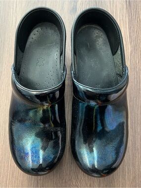 Dansko Iridescent Black Patent Professional Clogs Shoes Size 37